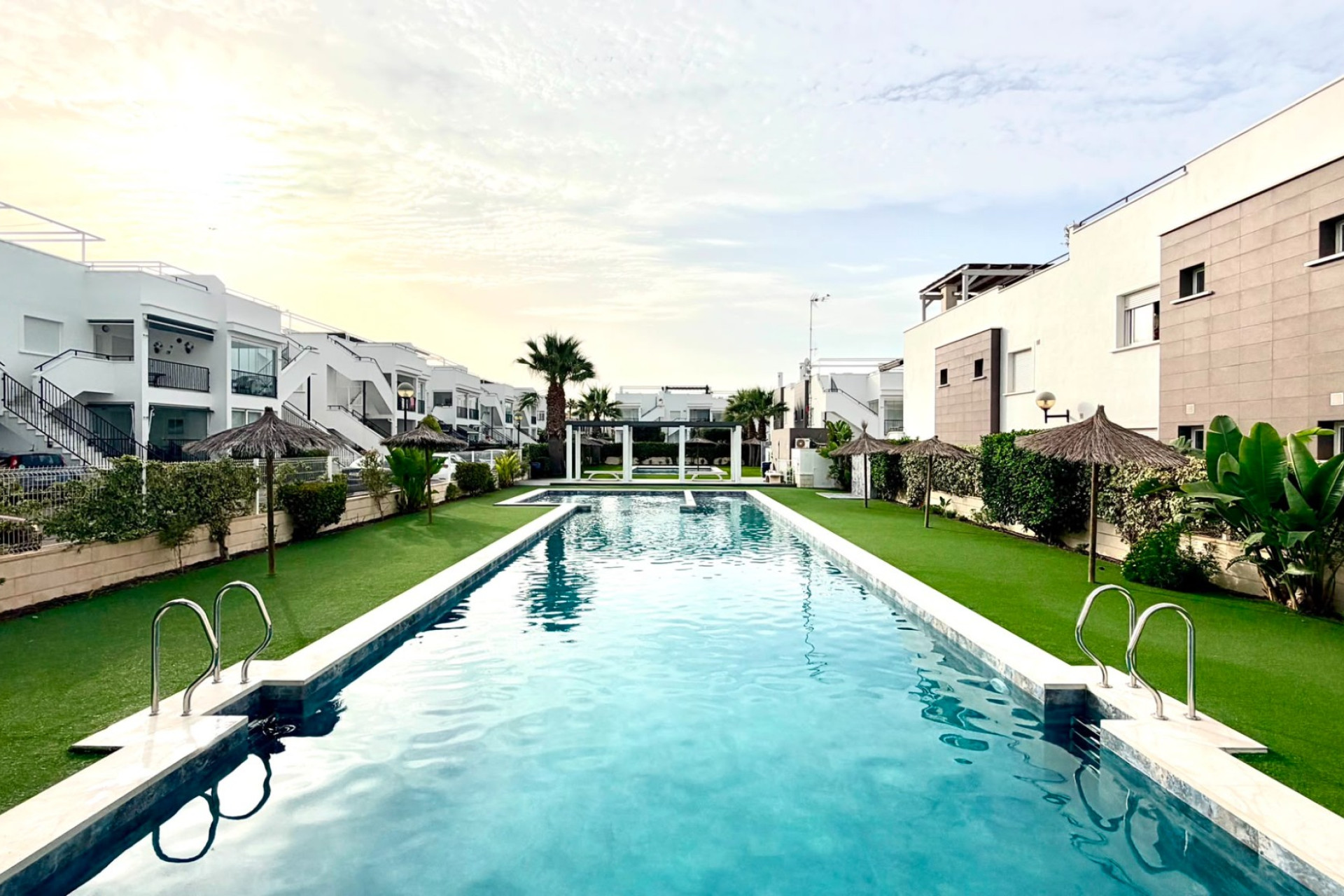 Resale - Apartment / Flat - Torrevieja - Aguas Nuevas