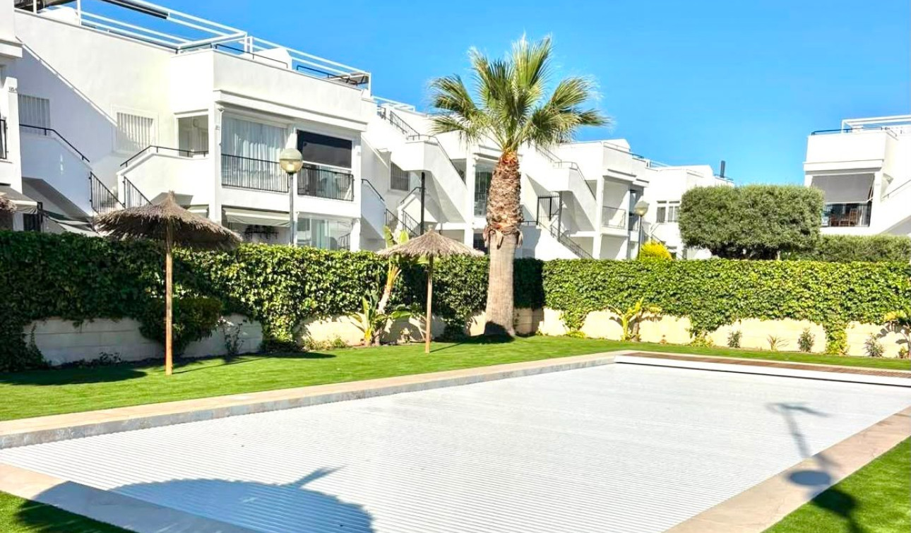 Resale - Apartment / Flat - Torrevieja - Aguas Nuevas