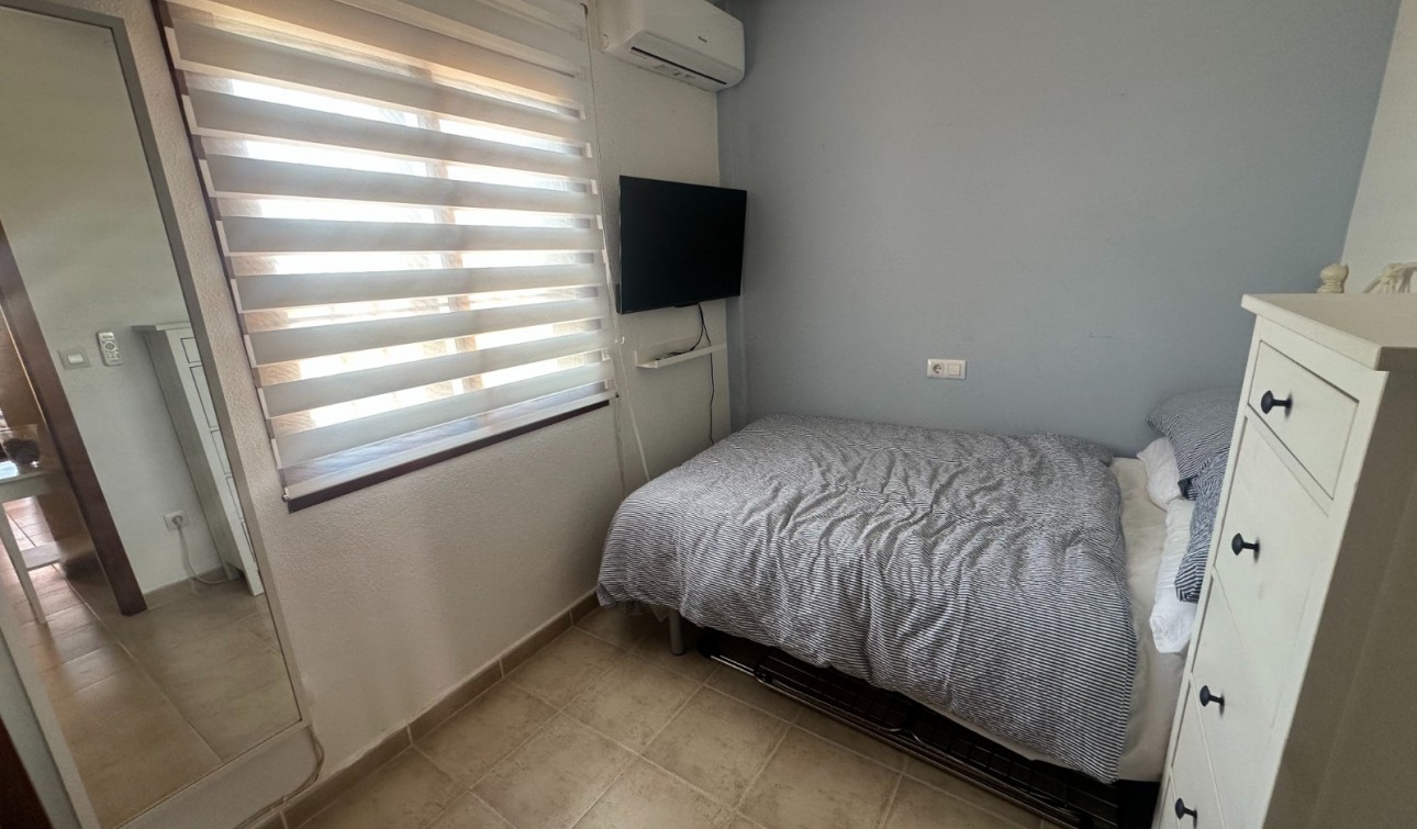 Resale - Apartment / Flat - Torrevieja - Aguas Nuevas
