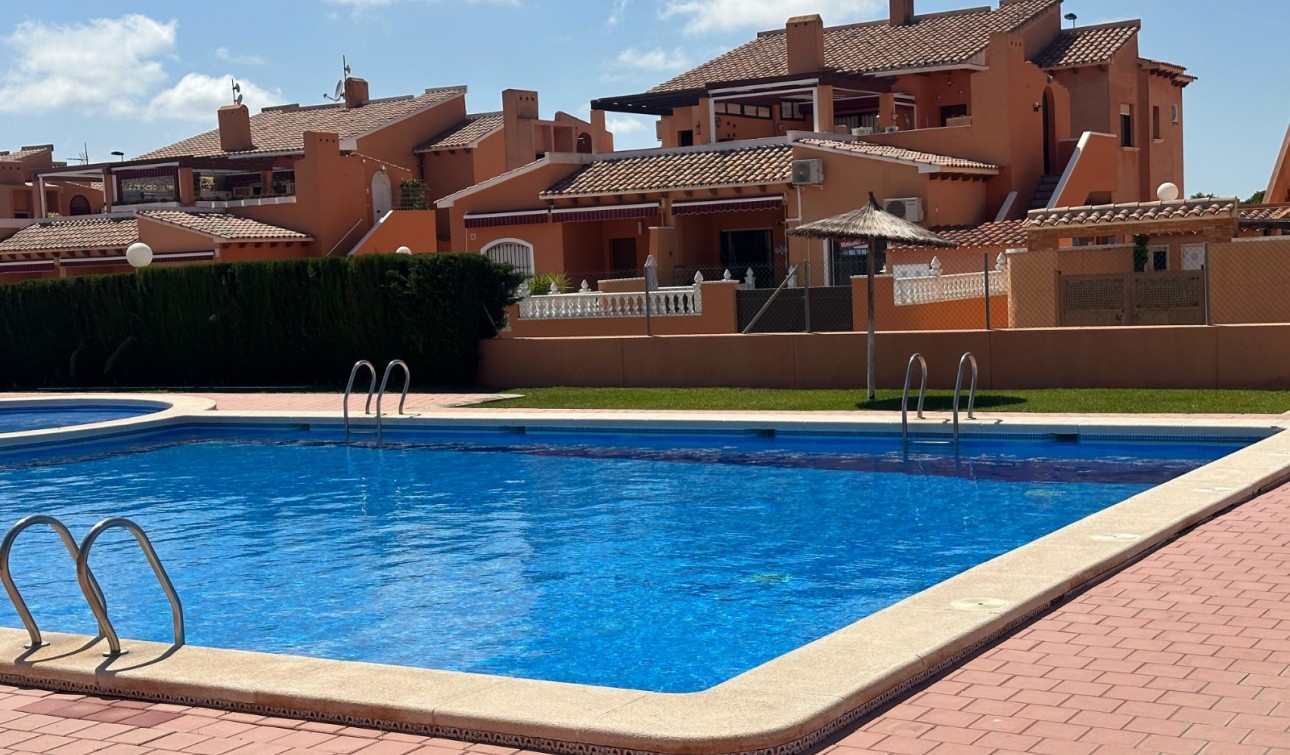 Resale - Apartment / Flat - Torrevieja - Aguas Nuevas