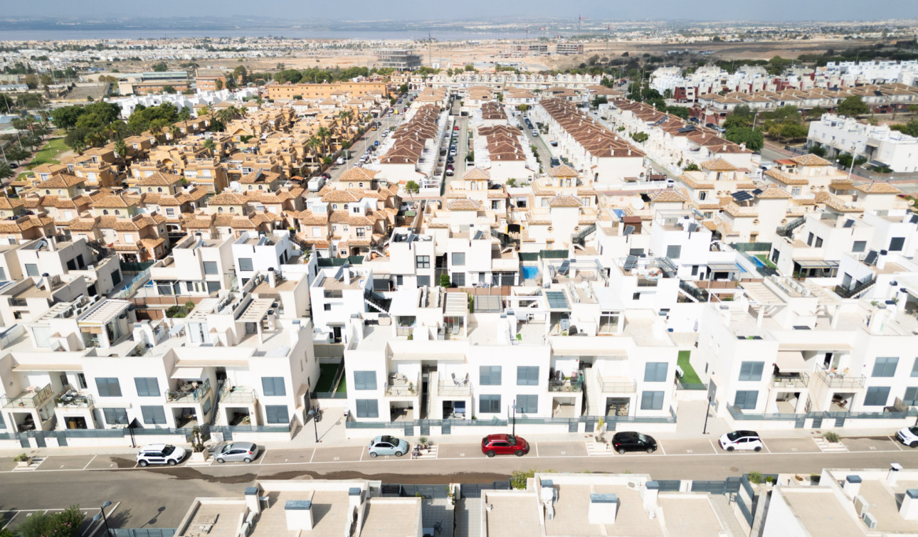 Resale - Apartment / Flat - Torrevieja - Aguas Nuevas