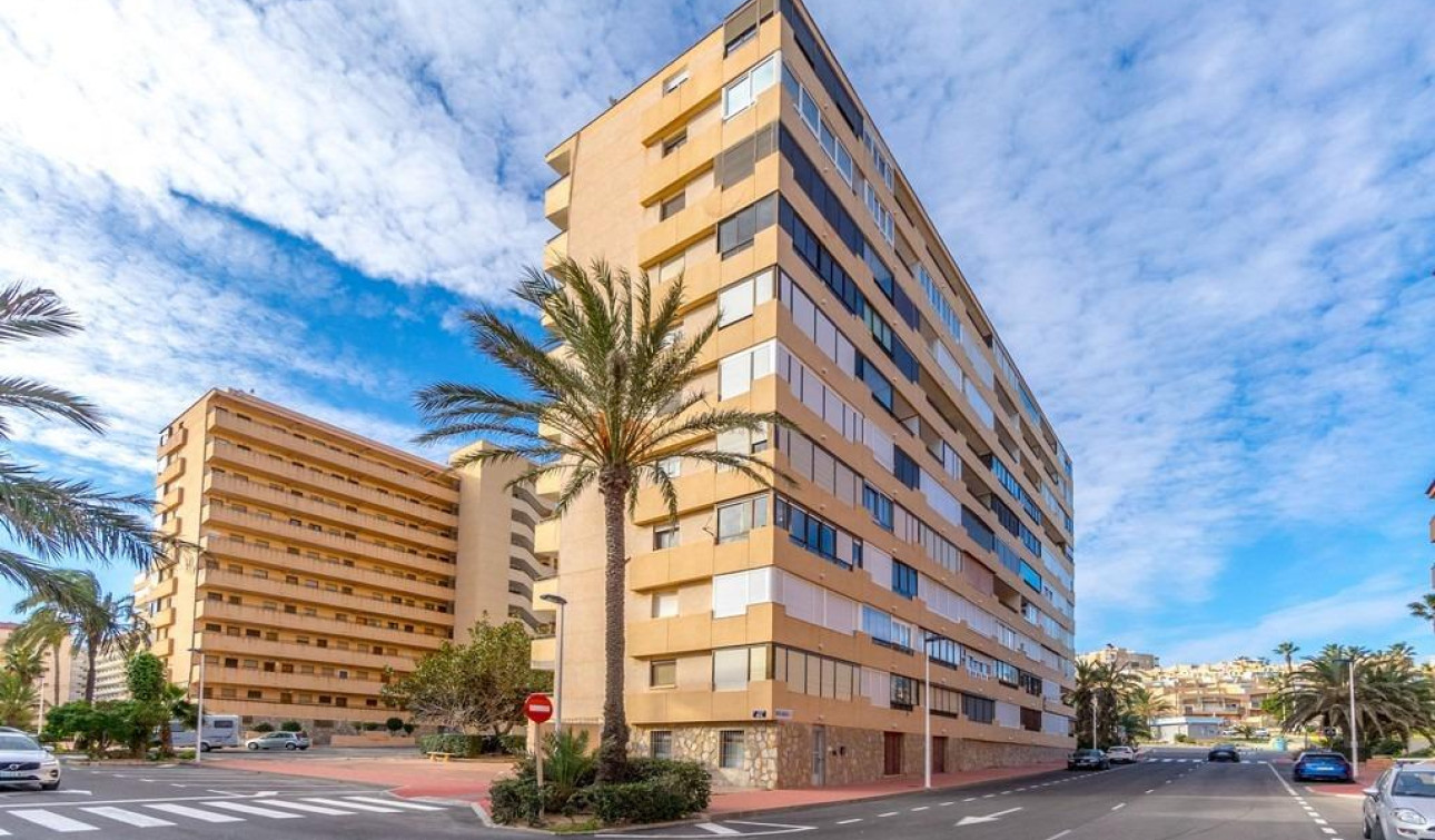 Resale - Apartment / Flat - Torrevieja - Cabo Cervera