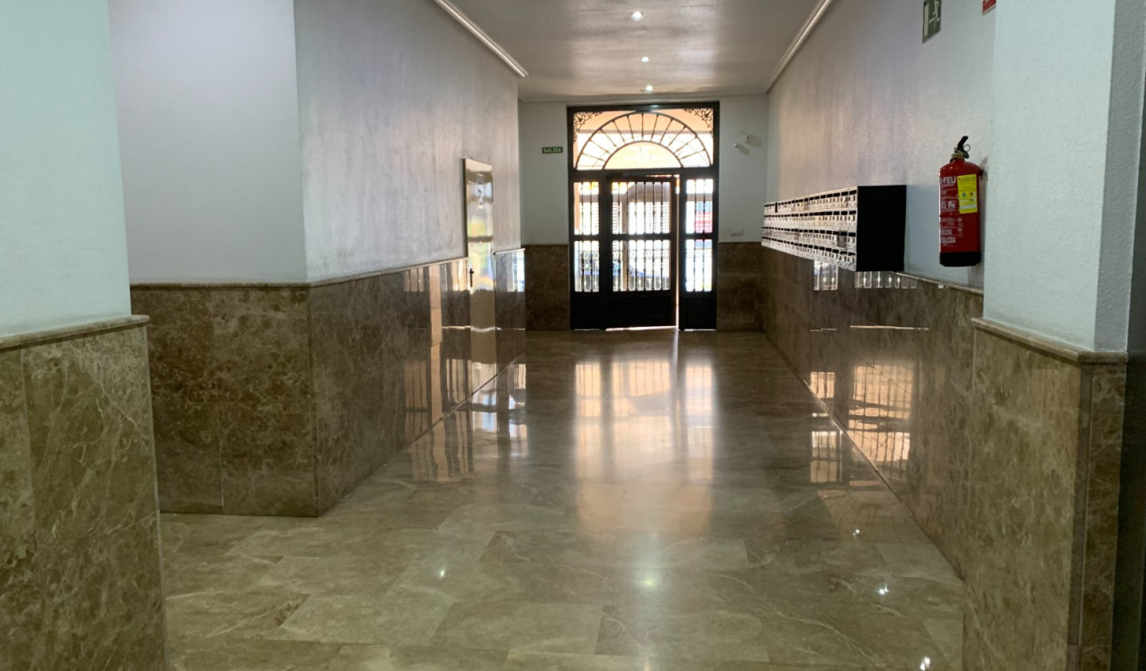 Resale - Apartment / Flat - Torrevieja - Center