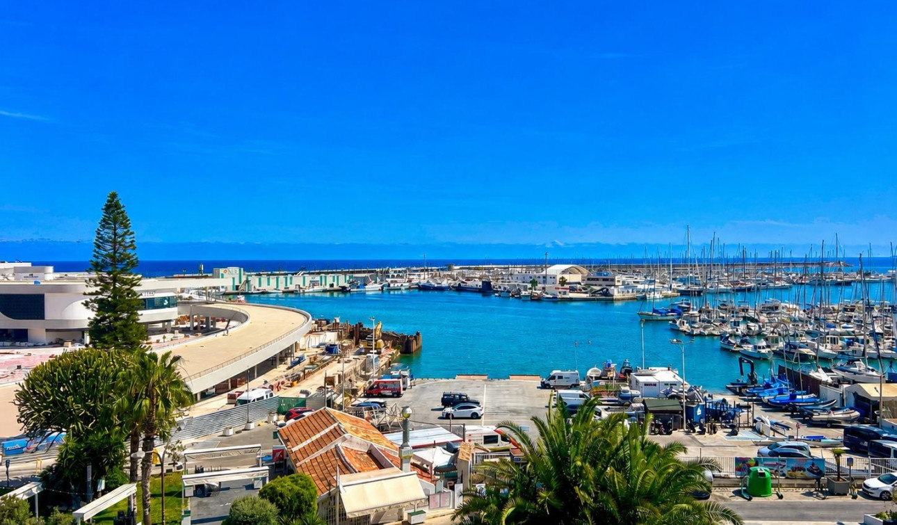Resale - Apartment / Flat - Torrevieja - Centro - Muelle Pesquero