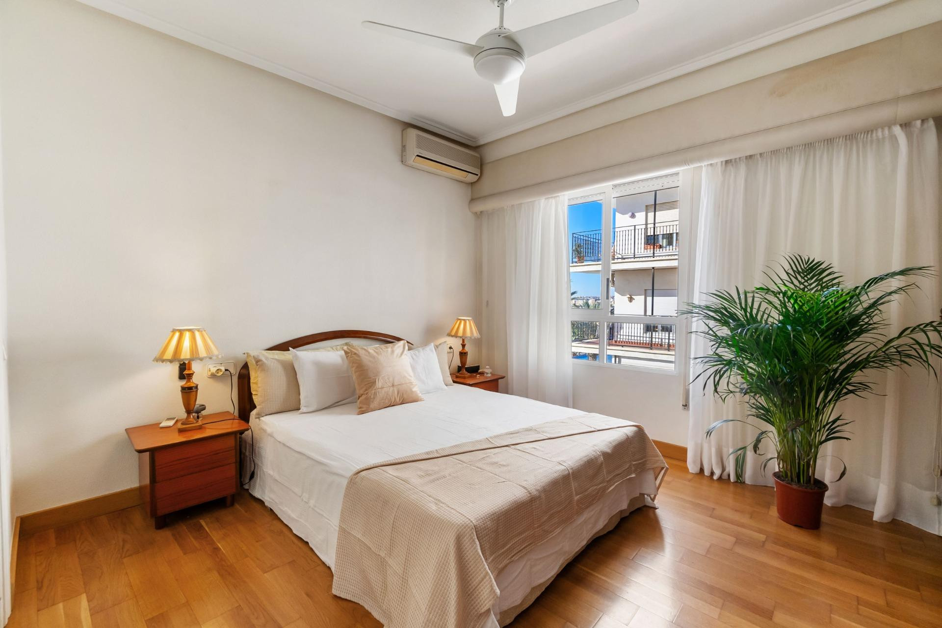 Resale - Apartment / Flat - Torrevieja - Centro - Muelle Pesquero