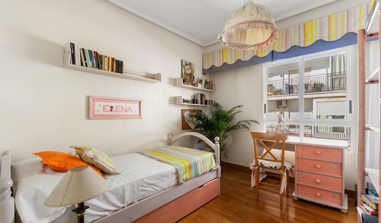 Resale - Apartment / Flat - Torrevieja - Centro - Muelle Pesquero