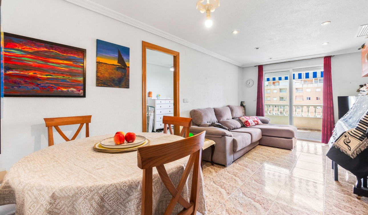 Resale - Apartment / Flat - Torrevieja - Centro