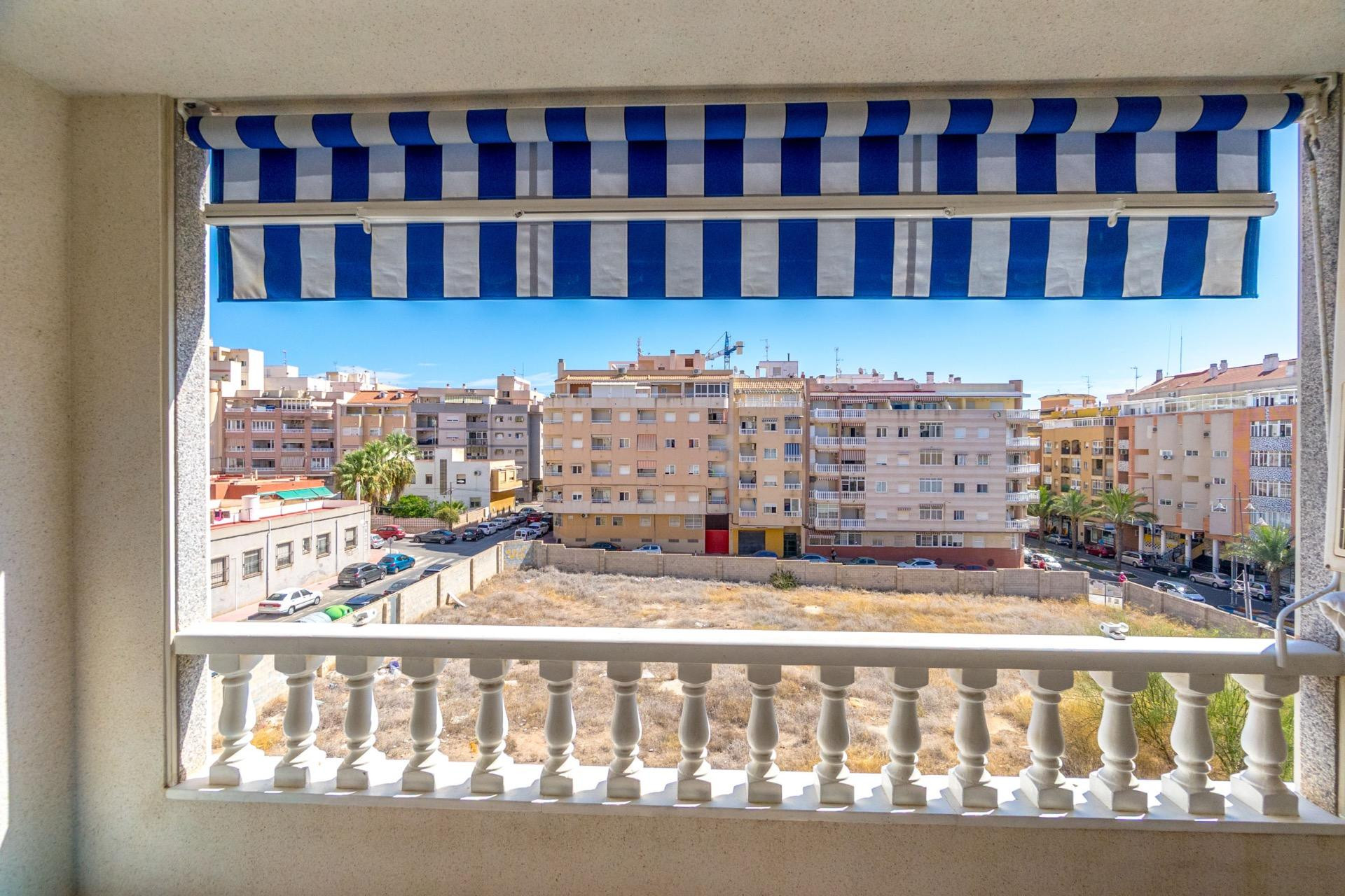 Resale - Apartment / Flat - Torrevieja - Centro
