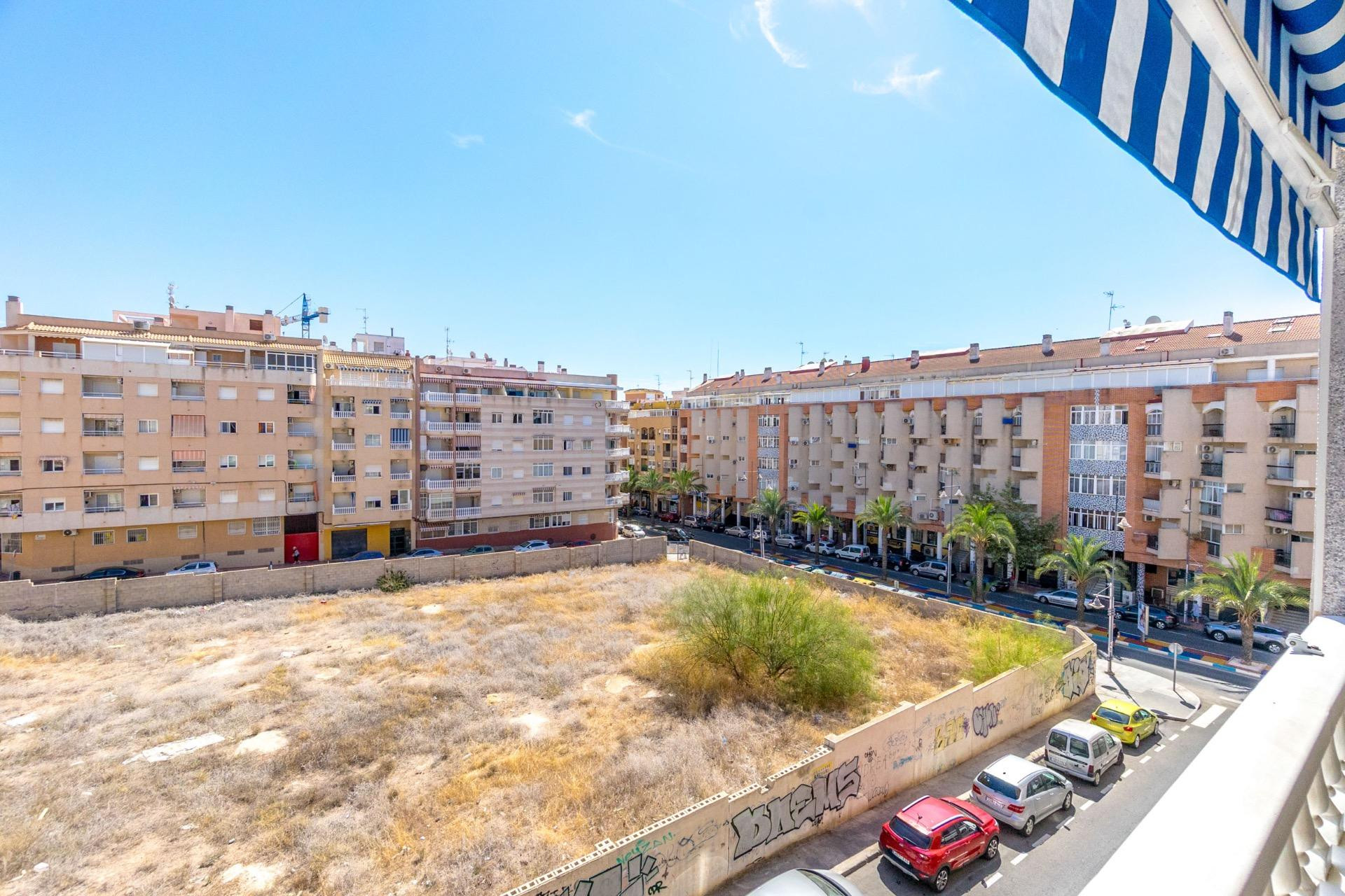Resale - Apartment / Flat - Torrevieja - Centro