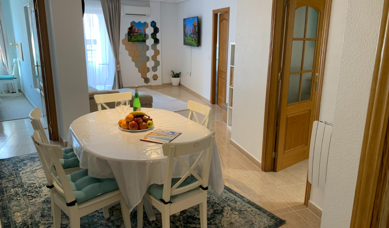 Resale - Apartment / Flat - Torrevieja - Centro