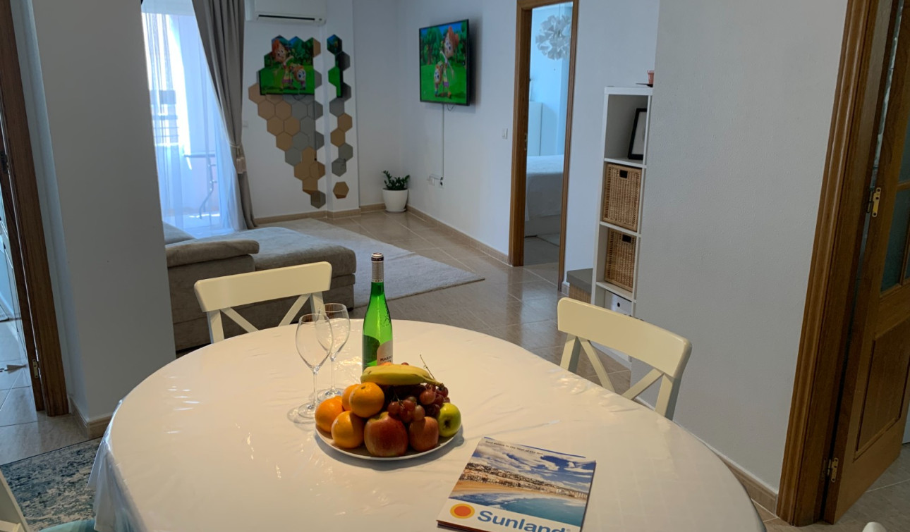 Resale - Apartment / Flat - Torrevieja - Centro