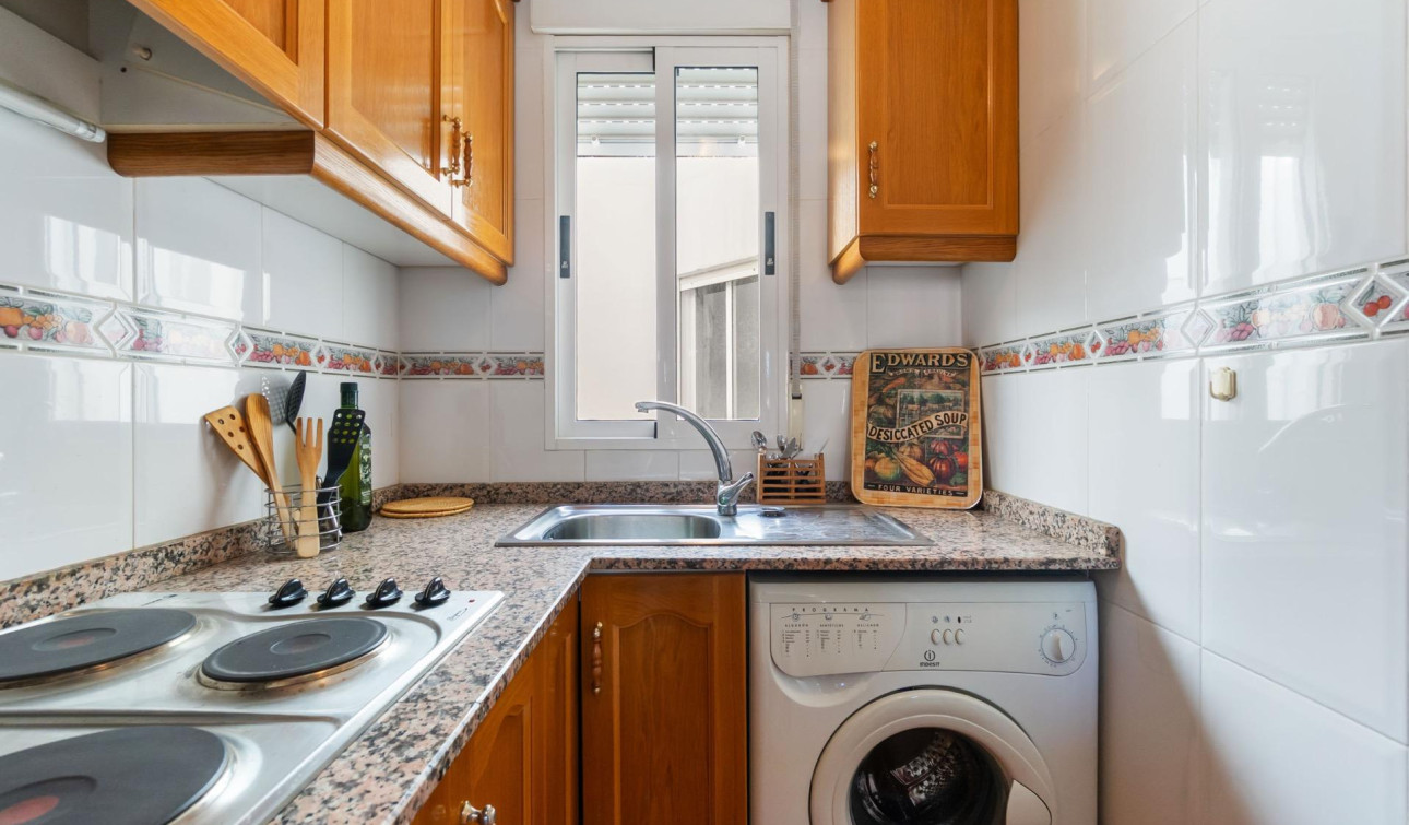 Resale - Apartment / Flat - Torrevieja - Centro