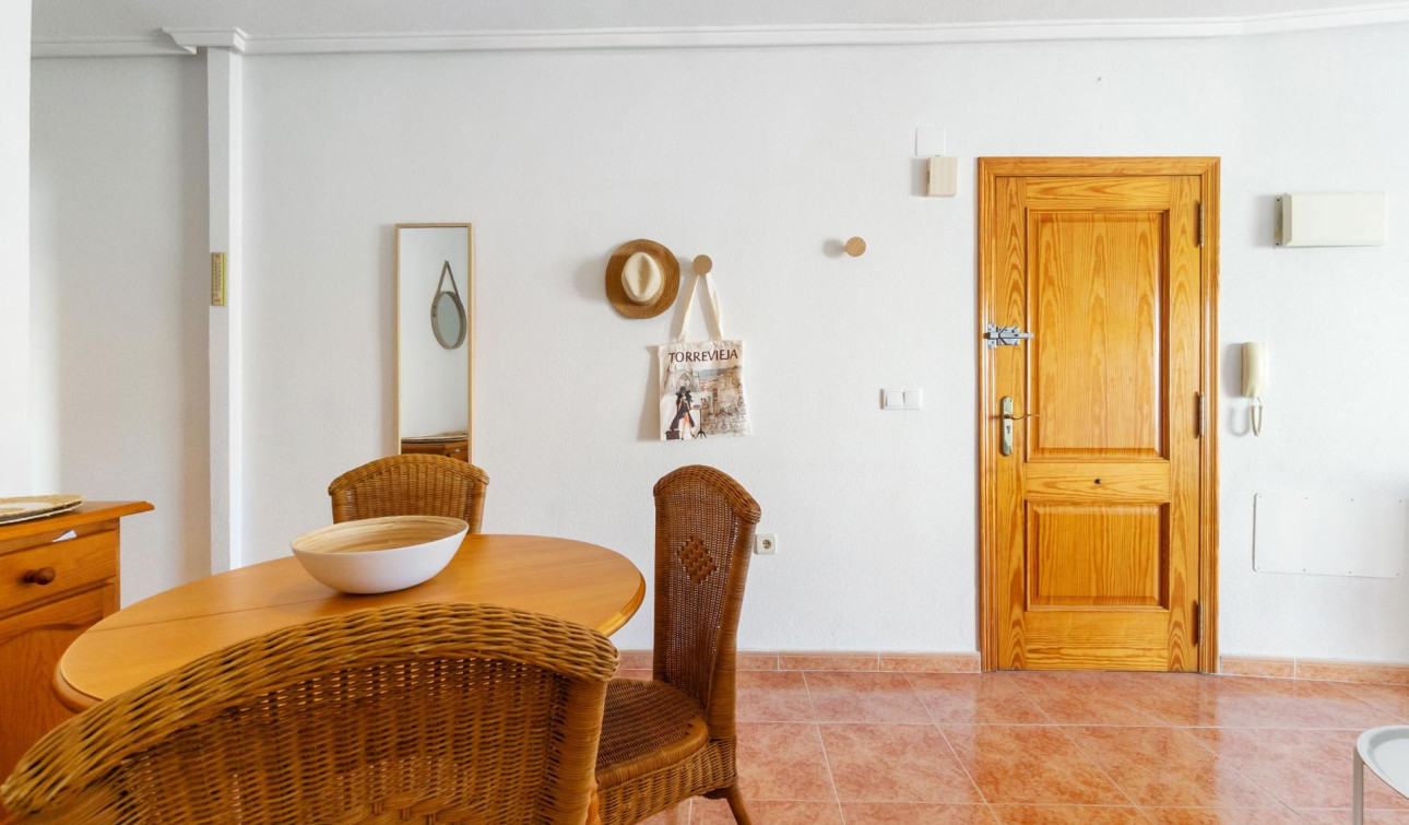 Resale - Apartment / Flat - Torrevieja - Centro