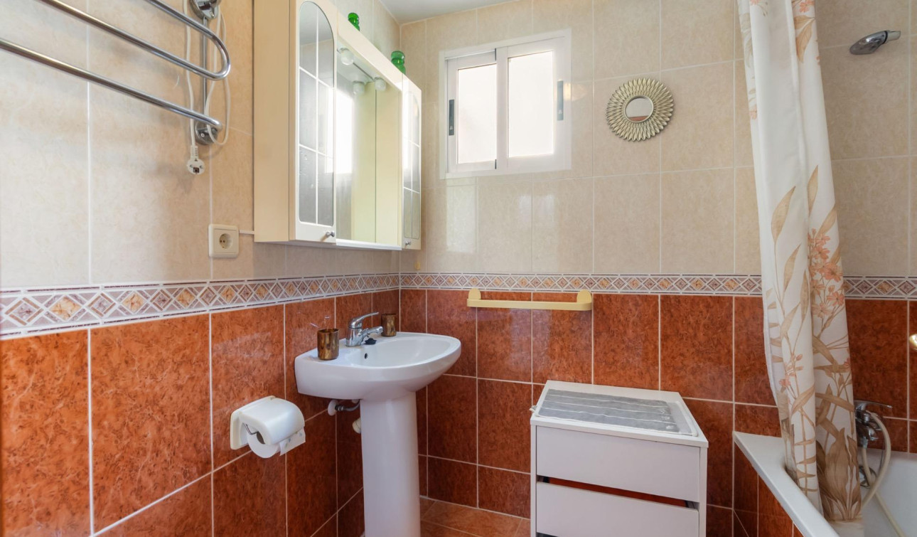 Resale - Apartment / Flat - Torrevieja - Centro