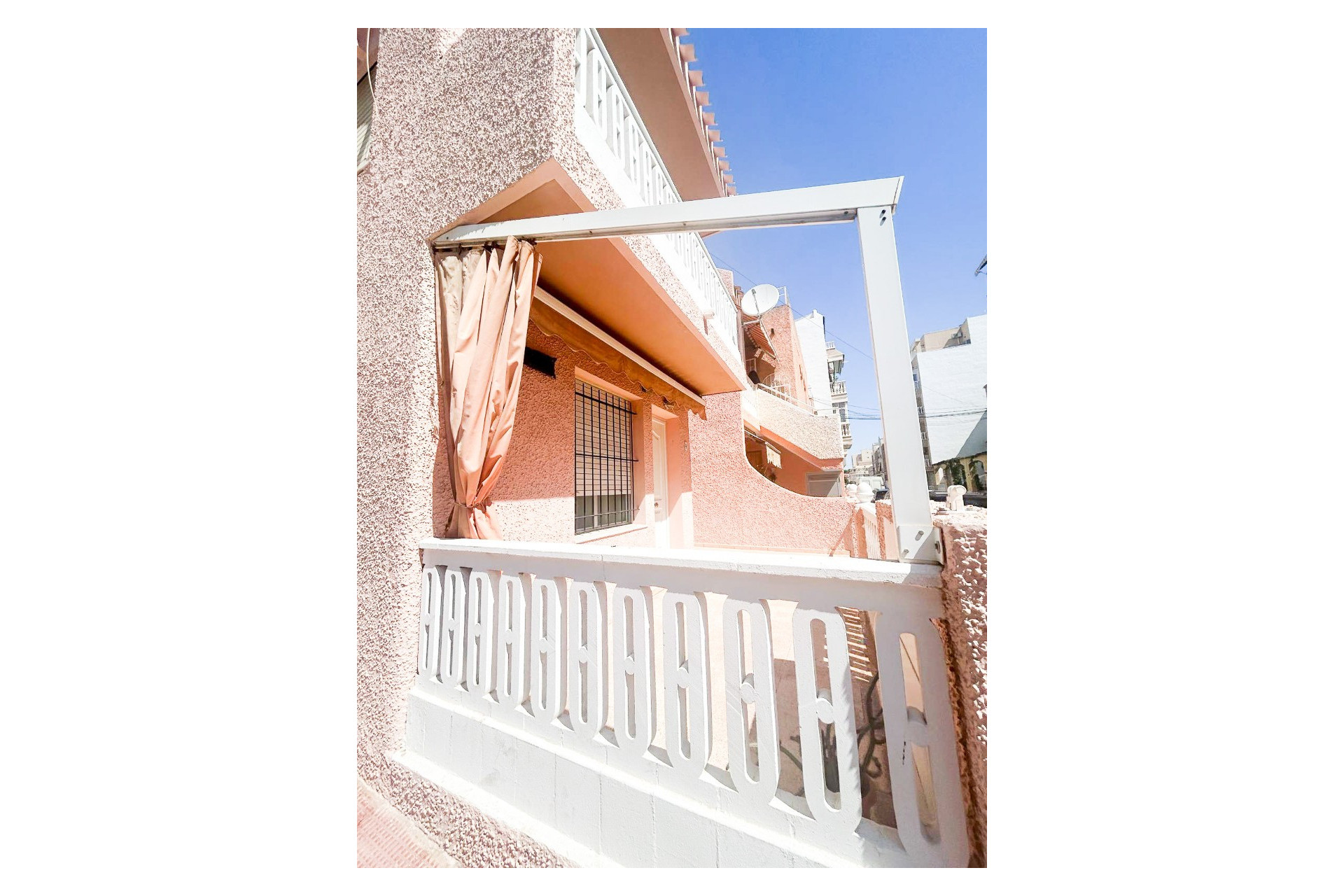 Resale - Apartment / Flat - Torrevieja - Centro