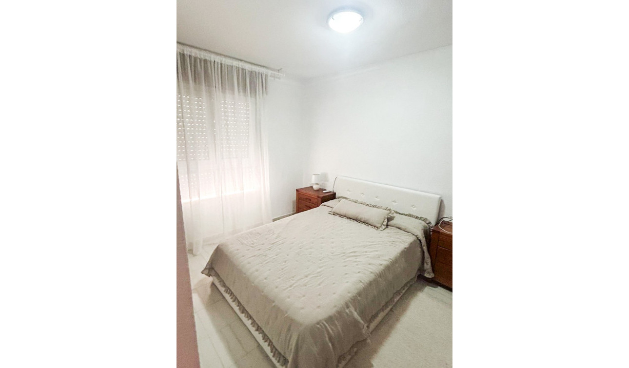 Resale - Apartment / Flat - Torrevieja - Centro