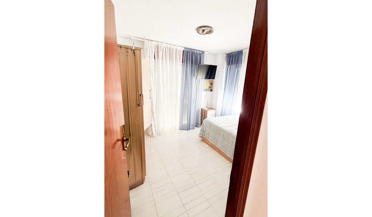Resale - Apartment / Flat - Torrevieja - Centro