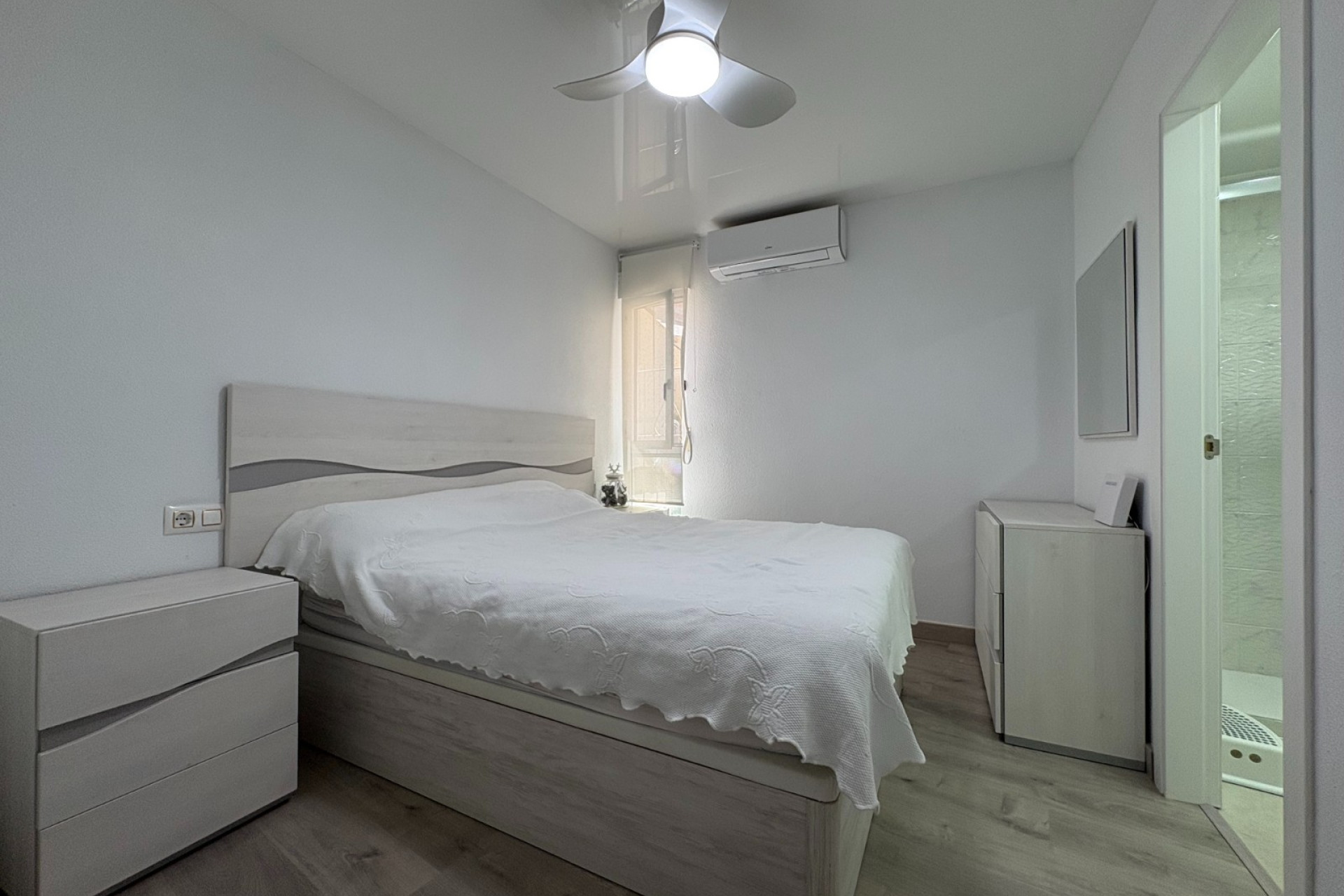 Resale - Apartment / Flat - Torrevieja - Centro