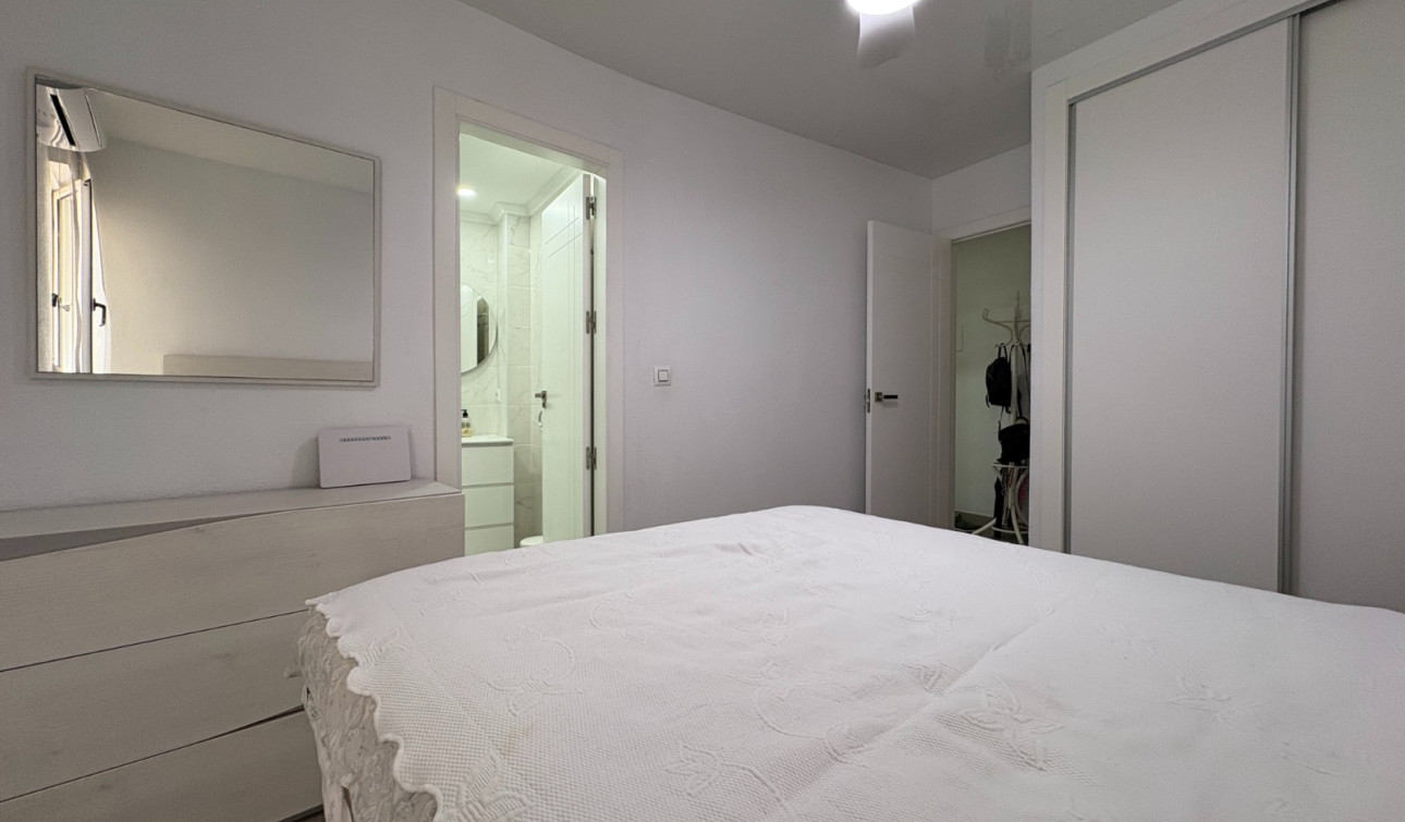 Resale - Apartment / Flat - Torrevieja - Centro