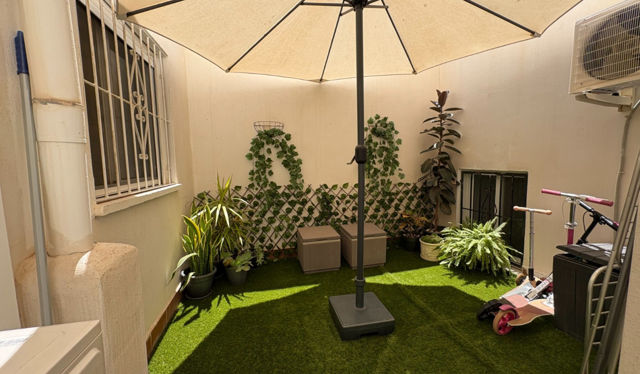 Resale - Apartment / Flat - Torrevieja - Centro