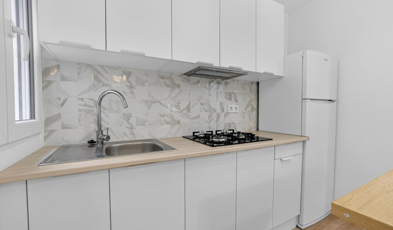 Resale - Apartment / Flat - Torrevieja - Centro