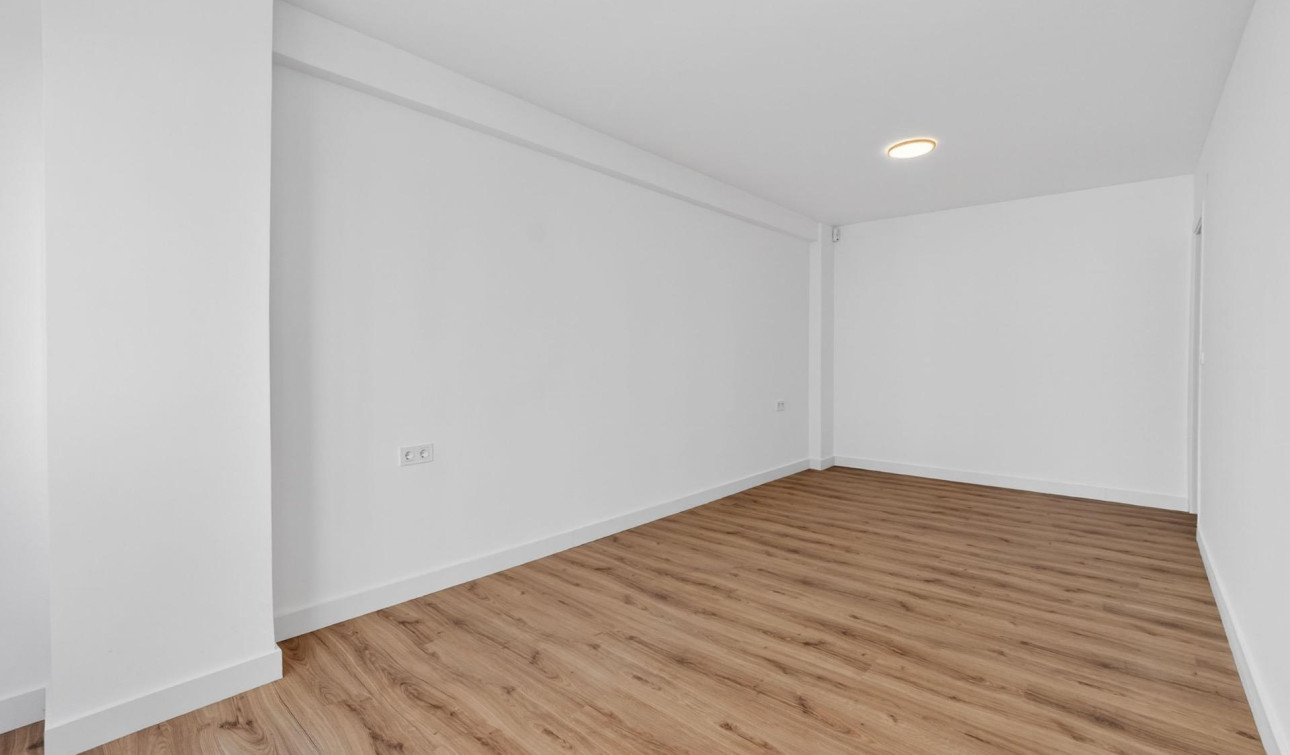 Resale - Apartment / Flat - Torrevieja - Centro