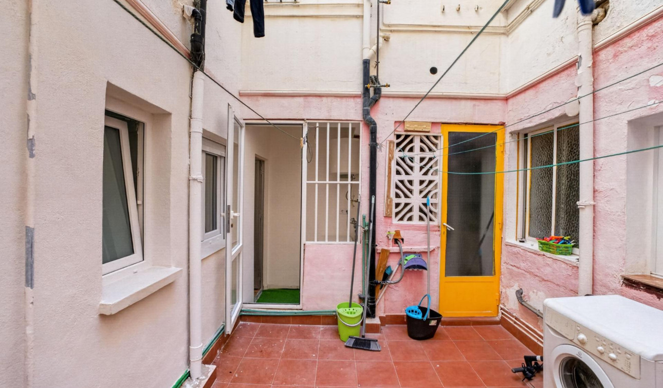 Resale - Apartment / Flat - Torrevieja - Centro