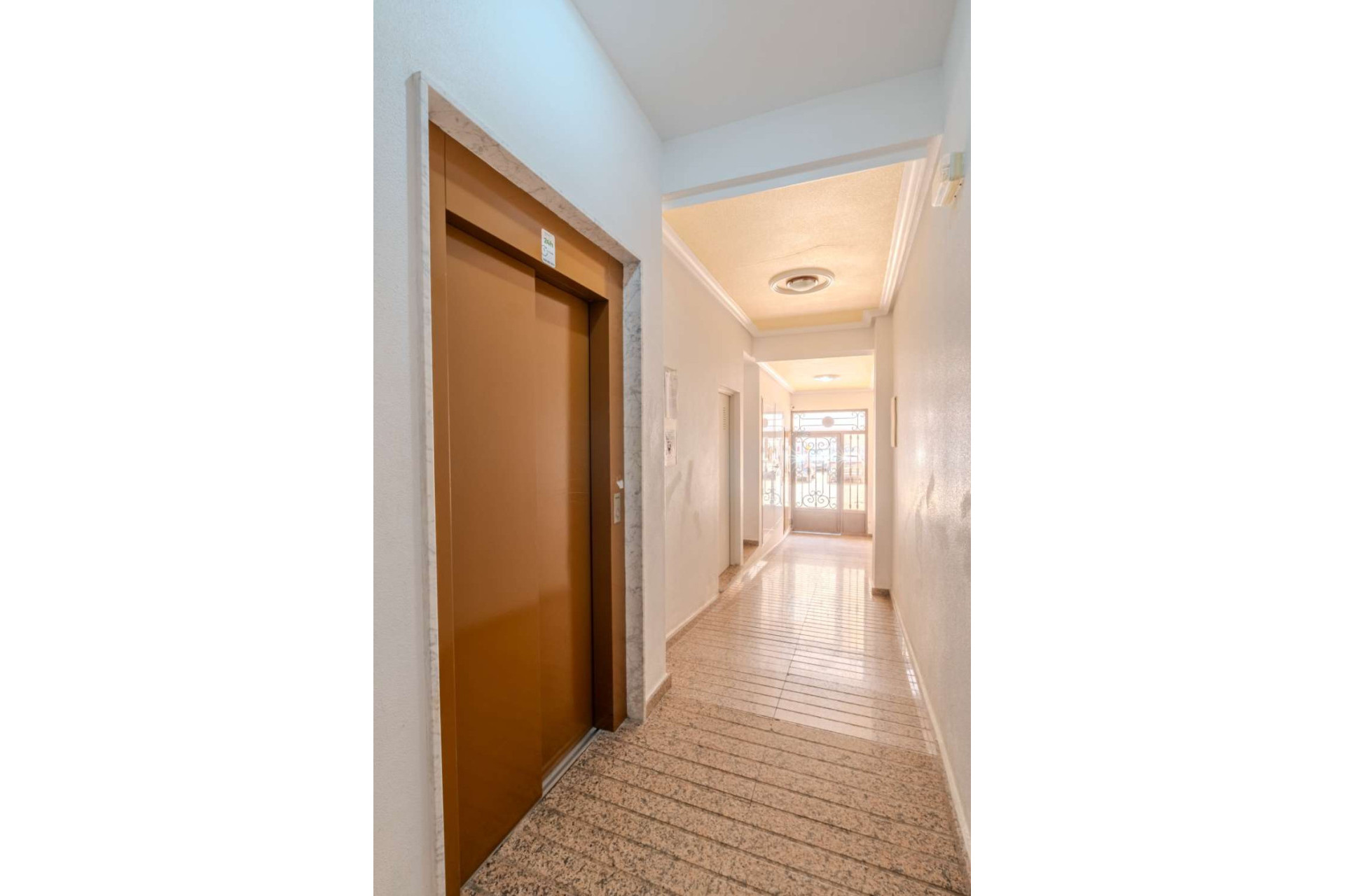 Resale - Apartment / Flat - Torrevieja - Centro