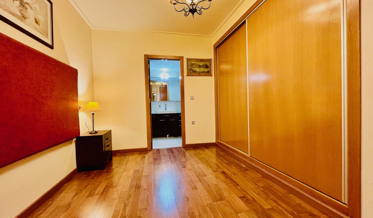 Resale - Apartment / Flat - Torrevieja - Centro