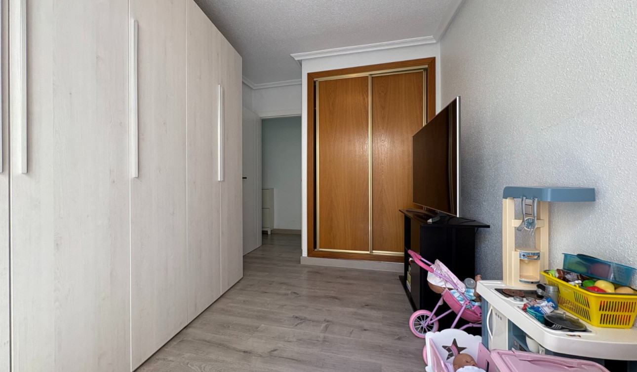 Resale - Apartment / Flat - Torrevieja - Centro