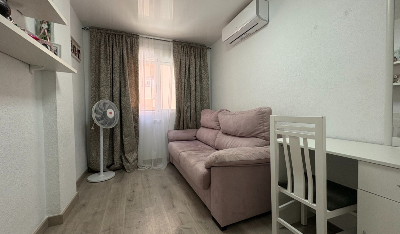 Resale - Apartment / Flat - Torrevieja - Centro
