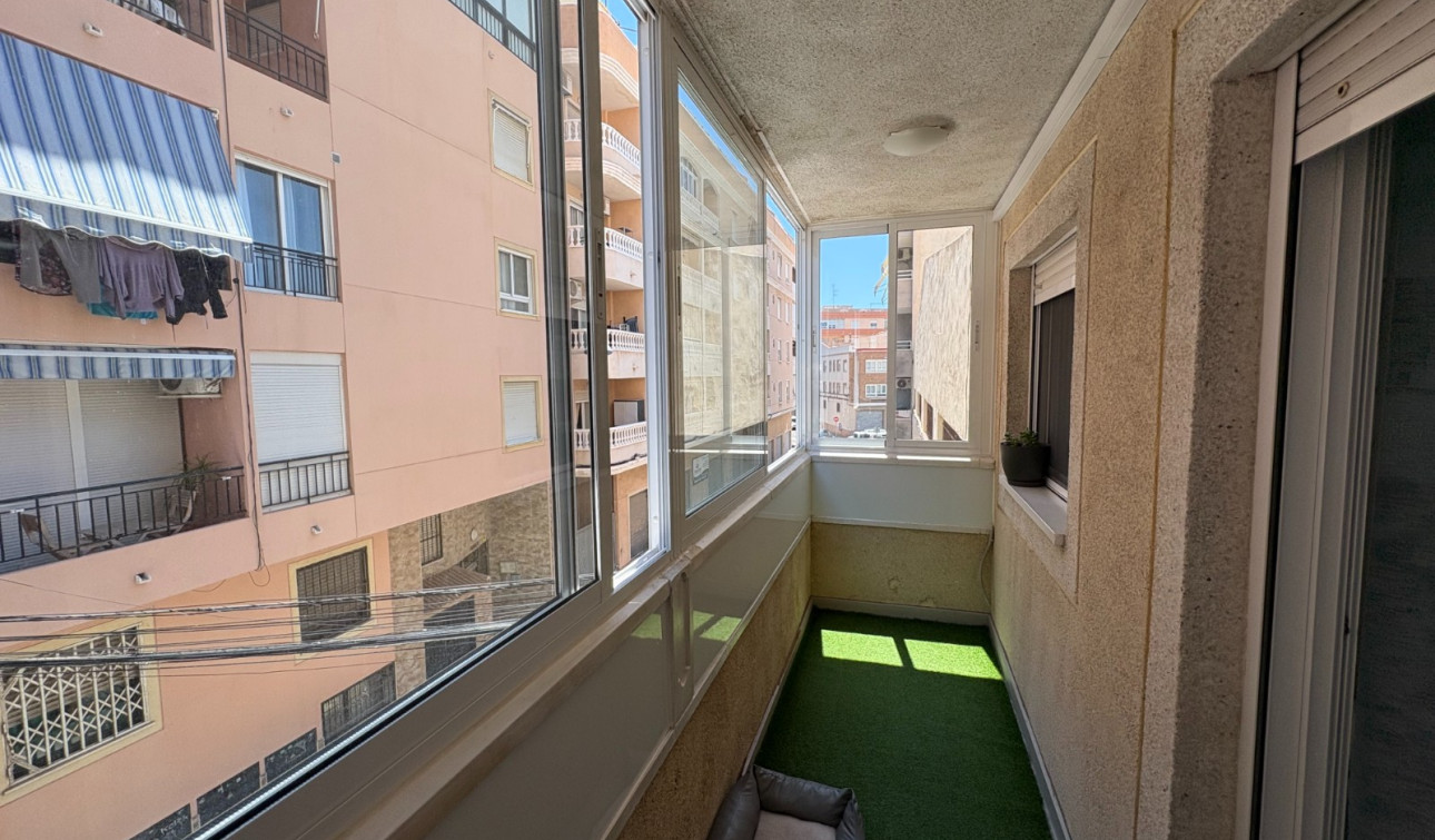 Resale - Apartment / Flat - Torrevieja - Centro