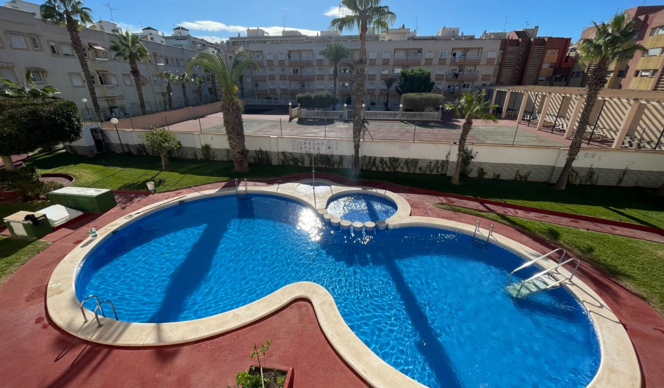 Resale - Apartment / Flat - Torrevieja - Comunidad Valenciana