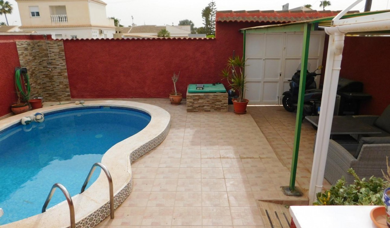 Resale - Apartment / Flat - Torrevieja - El chaparral