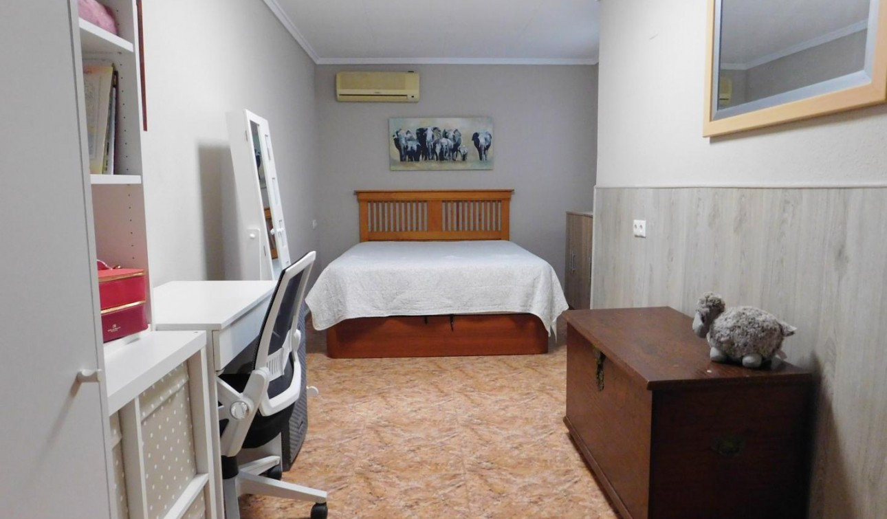 Resale - Apartment / Flat - Torrevieja - El chaparral