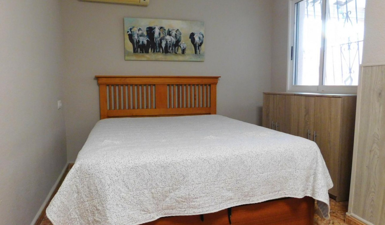 Resale - Apartment / Flat - Torrevieja - El chaparral