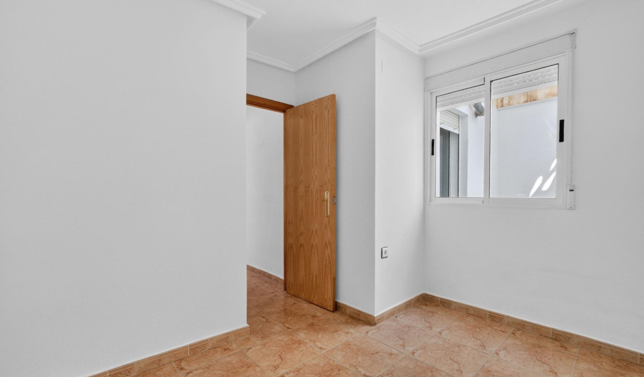 Resale - Apartment / Flat - Torrevieja - El limonar