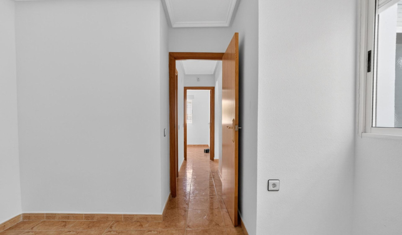Resale - Apartment / Flat - Torrevieja - El limonar