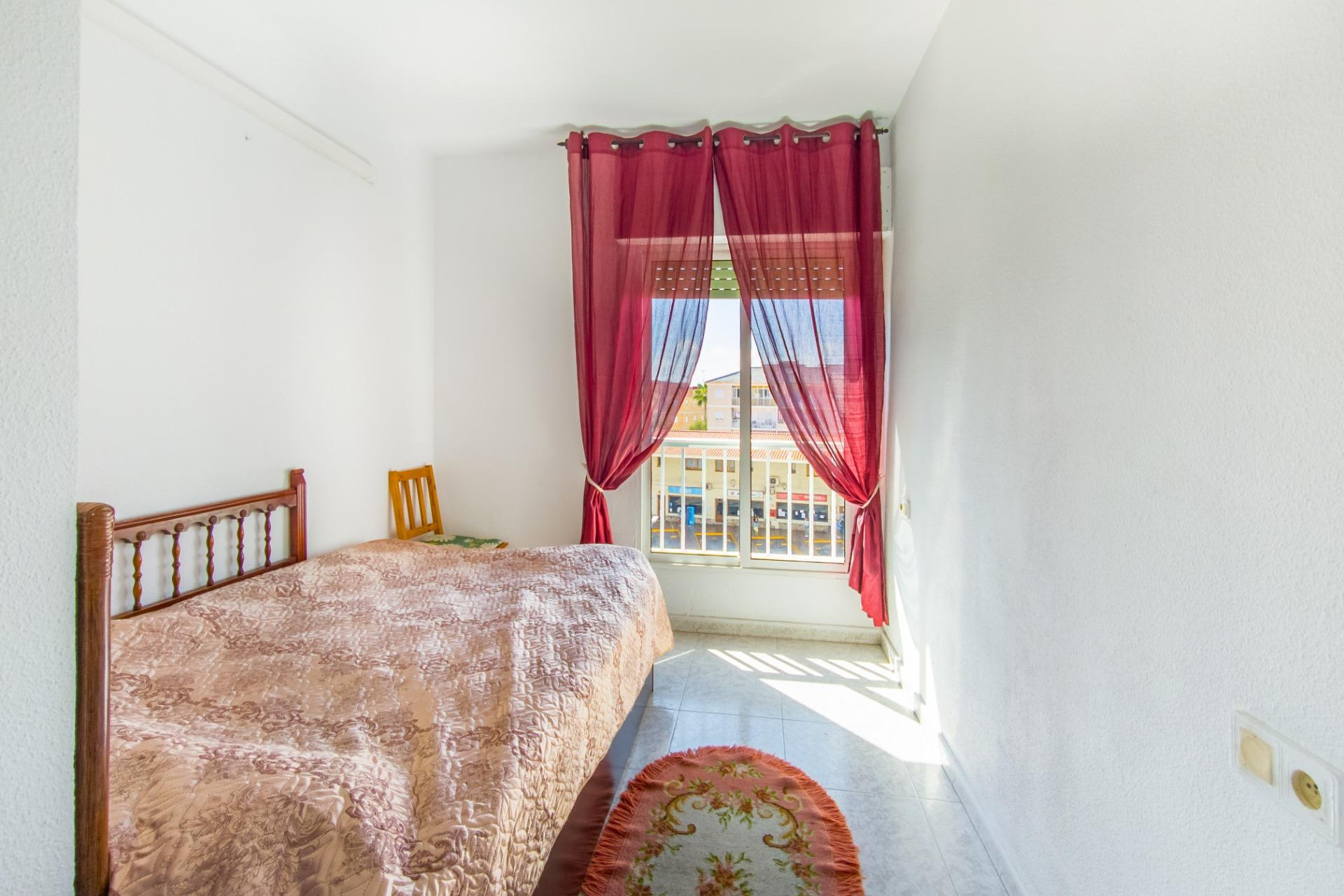 Resale - Apartment / Flat - Torrevieja - Estacion de autobuses