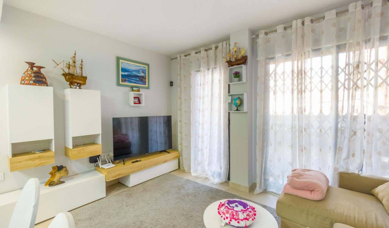 Resale - Apartment / Flat - Torrevieja - Estacion de autobuses