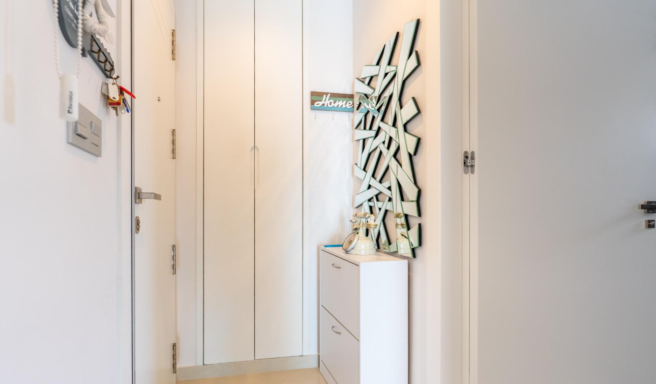 Resale - Apartment / Flat - Torrevieja - Estacion de autobuses