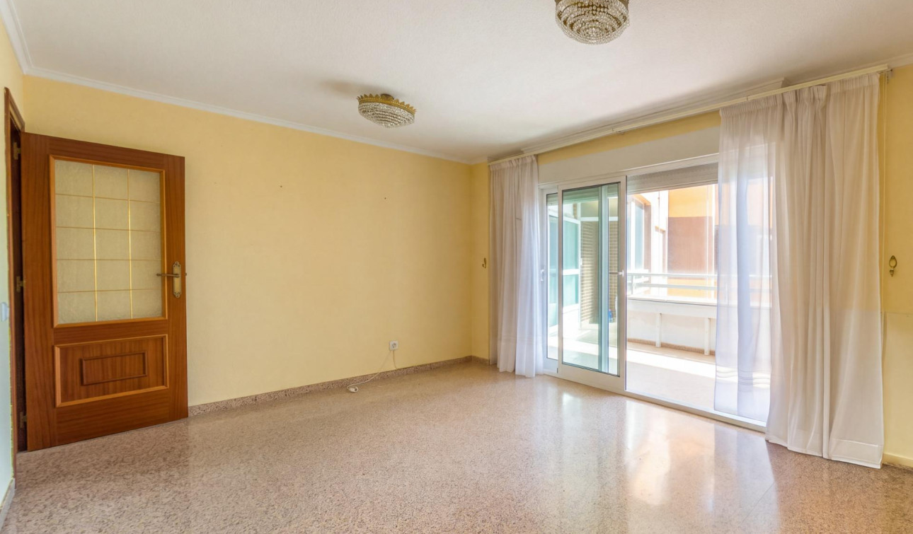 Resale - Apartment / Flat - Torrevieja - La Mata pueblo