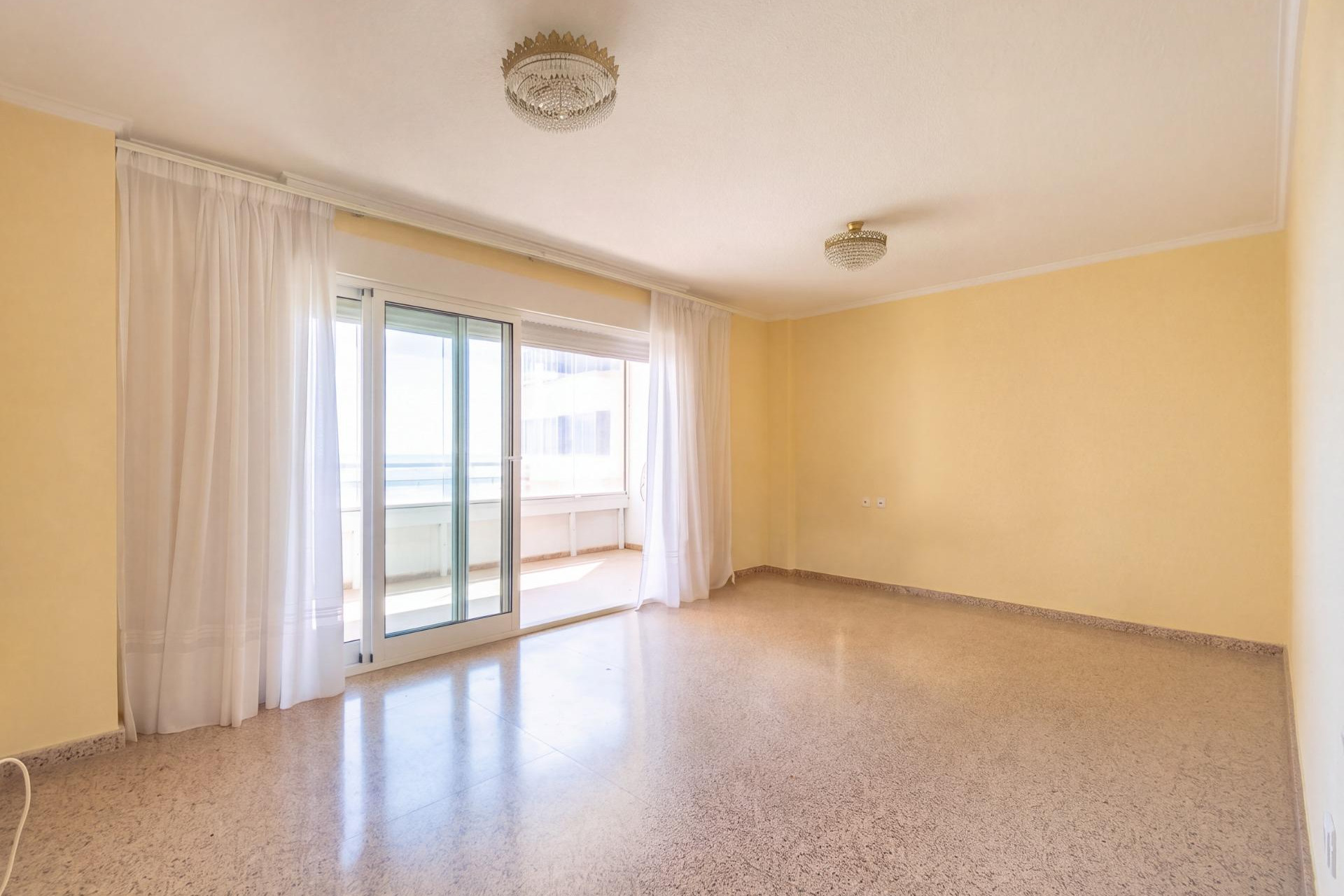 Resale - Apartment / Flat - Torrevieja - La Mata pueblo