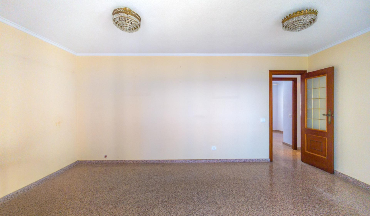 Resale - Apartment / Flat - Torrevieja - La Mata pueblo