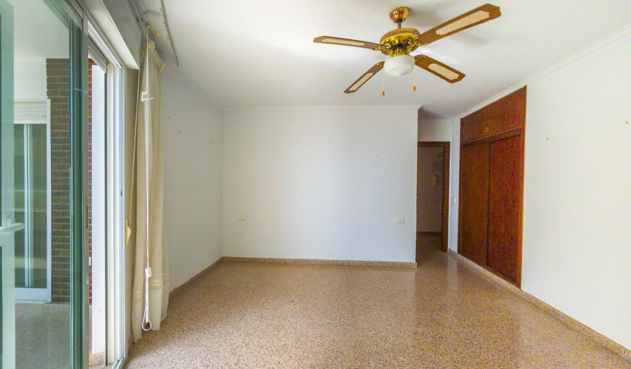 Resale - Apartment / Flat - Torrevieja - La Mata pueblo