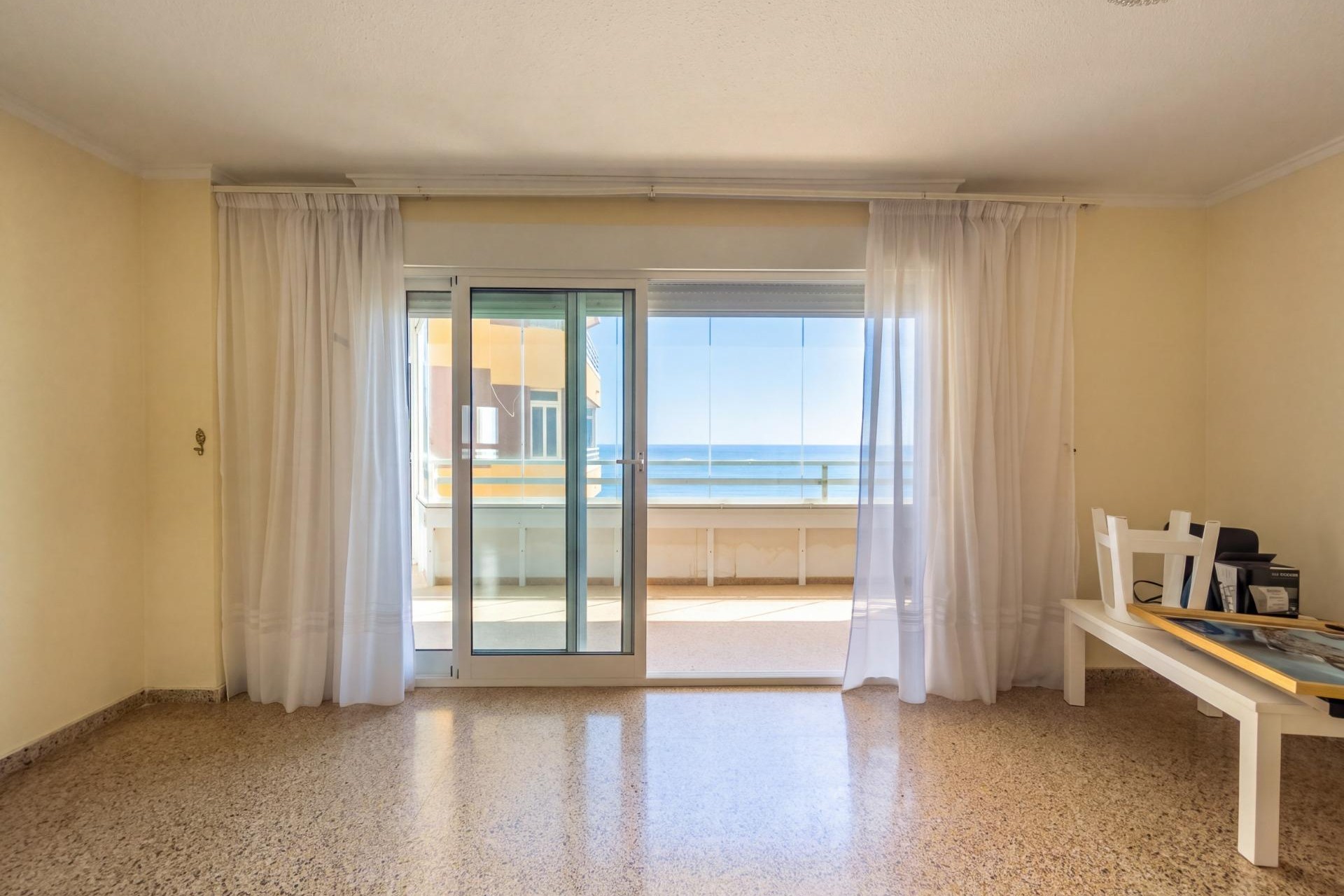 Resale - Apartment / Flat - Torrevieja - La Mata pueblo