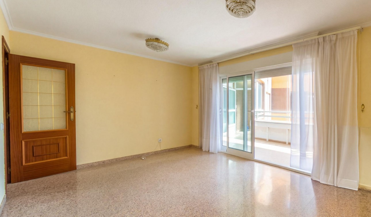 Resale - Apartment / Flat - Torrevieja - La Mata pueblo