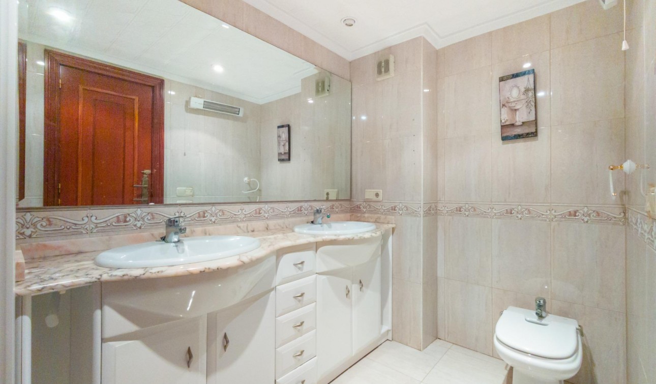 Resale - Apartment / Flat - Torrevieja - La Mata pueblo