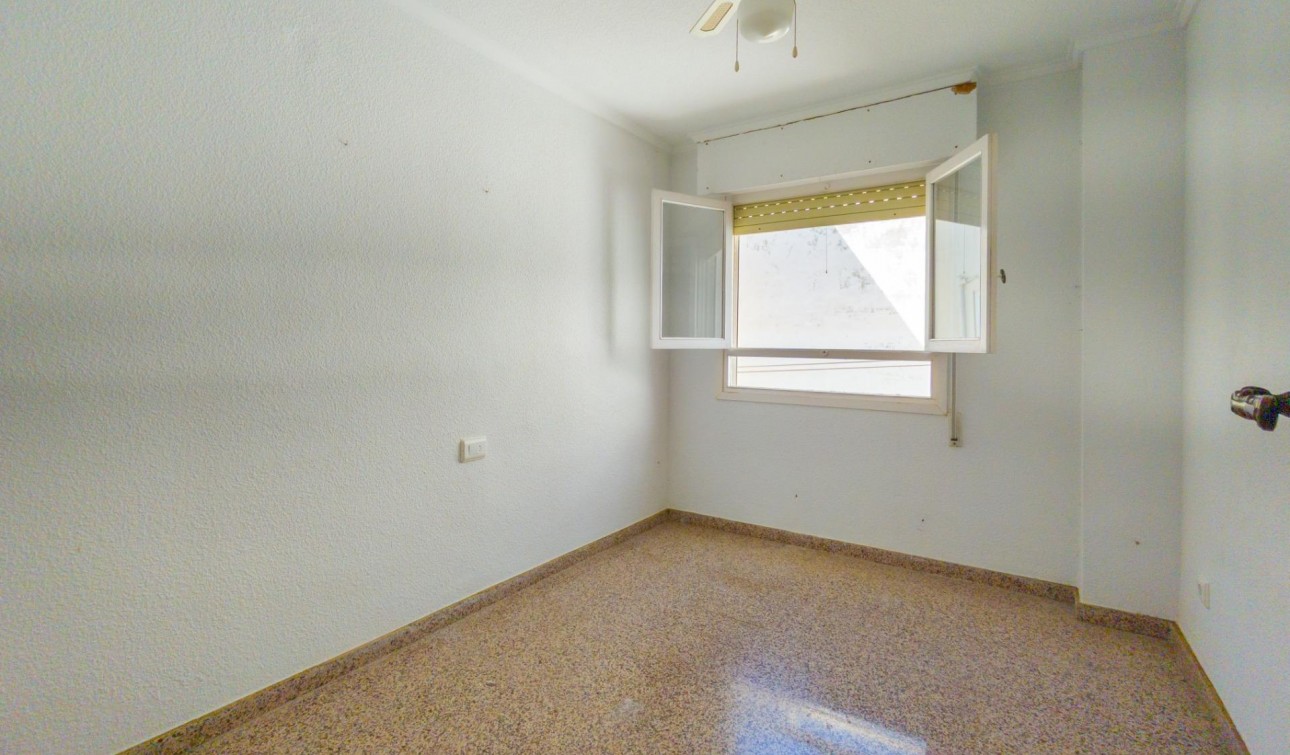 Resale - Apartment / Flat - Torrevieja - La Mata pueblo