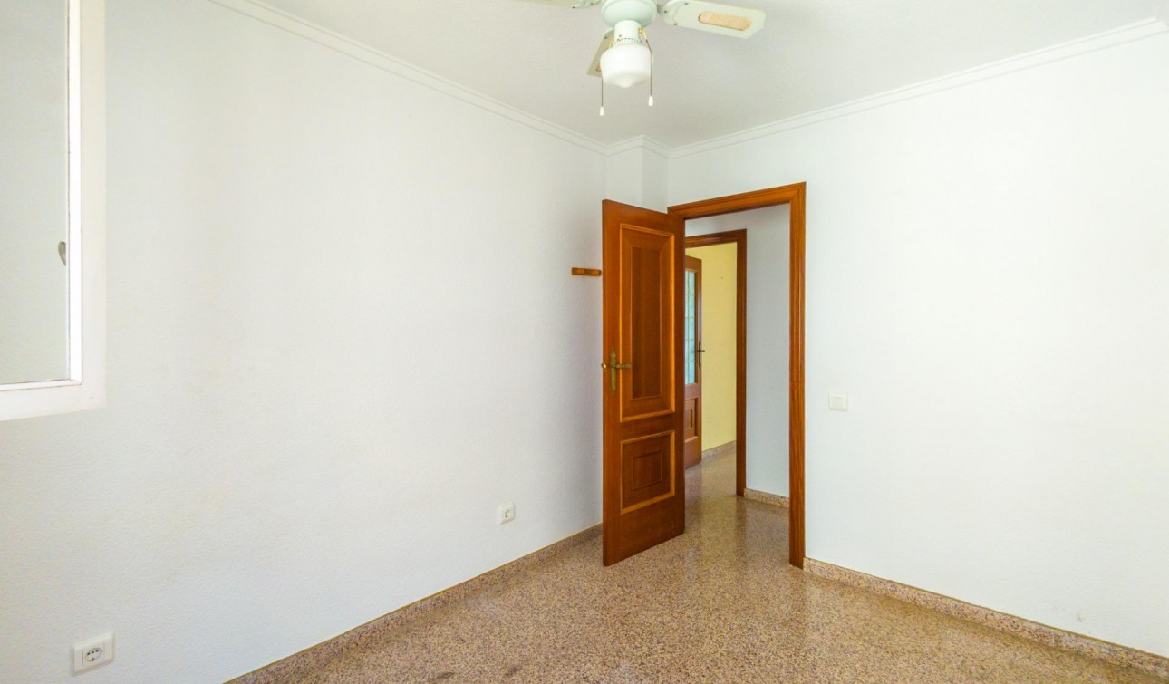 Resale - Apartment / Flat - Torrevieja - La Mata pueblo